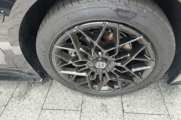 Used Zeekr 001 2024 WE Edition 95 kWh All-Wheel Drive Right Front Wheel Hub