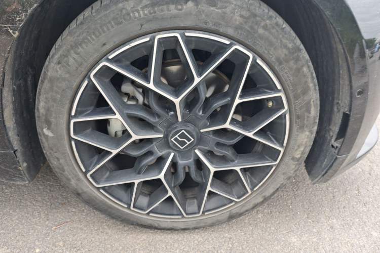 Used Zeekr 001 2024 WE Edition 95 kWh All-Wheel Drive Right Front Wheel Hub