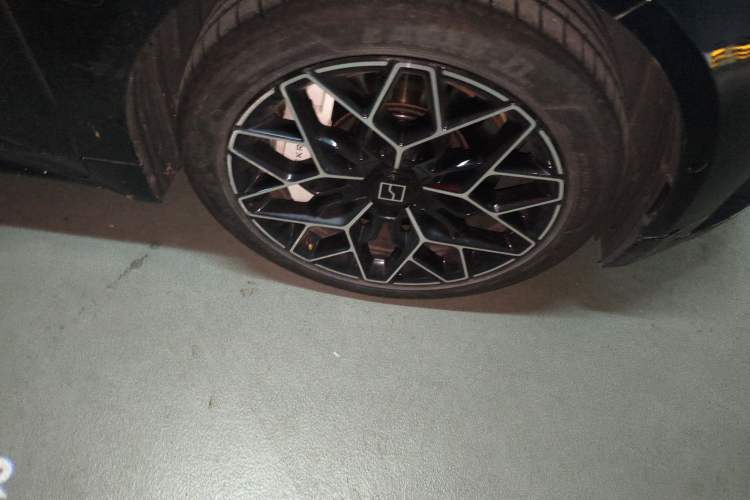 Used Zeekr 001 2024 WE Edition 95 kWh All-Wheel Drive Right Front Wheel Hub