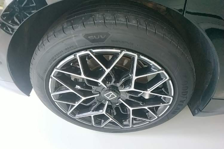 Used Zeekr 001 2024 WE Edition 100 kWh Rear-Drive Right Rear Wheel Hub