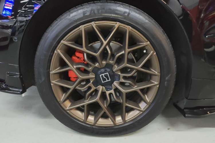 Used Zeekr 001 2024 WE Edition 95 kWh All-Wheel Drive Right Rear Wheel Hub