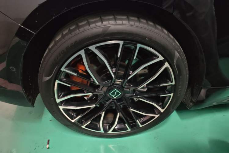 Used Zeekr 001 2024 YOU Edition 100 kWh All-Wheel Drive Right Rear Wheel Hub