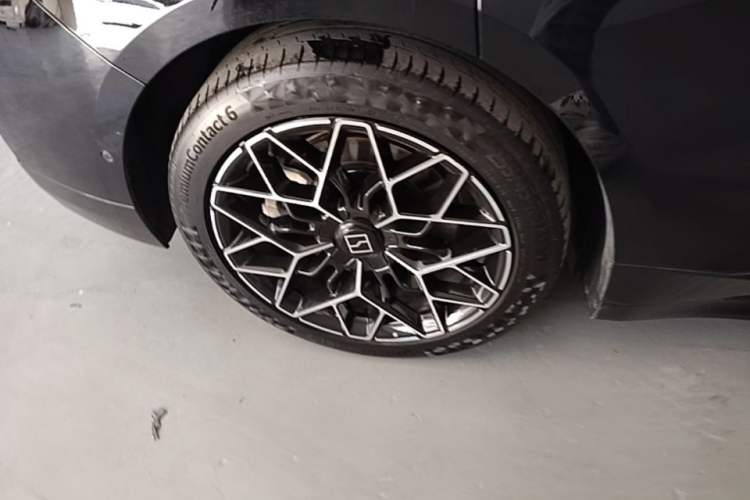 Used Zeekr 001 2024 WE Edition 95 kWh All-Wheel Drive Right Rear Wheel Hub