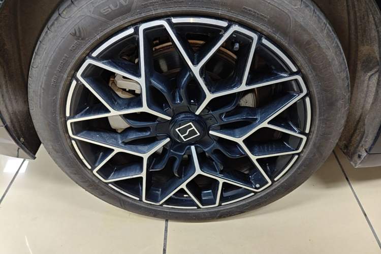 Used Zeekr 001 2024 WE Edition 95 kWh All-Wheel Drive Right Rear Wheel Hub
