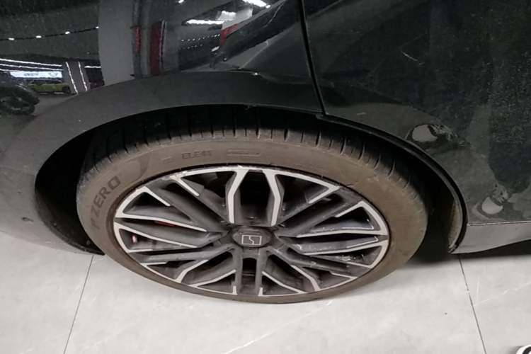 Used Zeekr 001 2024 YOU Edition 100 kWh All-Wheel Drive Right Rear Wheel Hub
