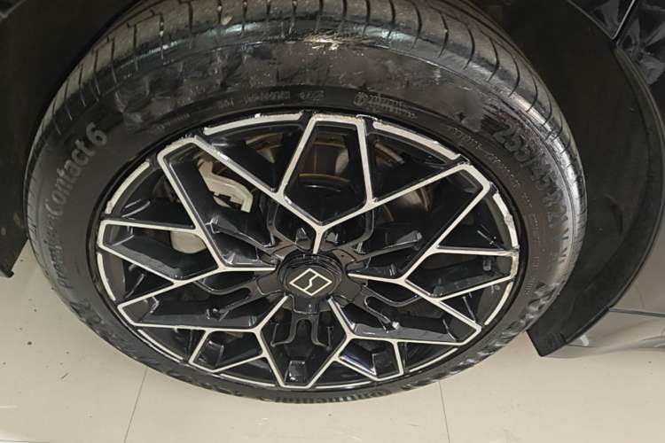 Used Zeekr 001 2024 WE Edition 95 kWh All-Wheel Drive Right Rear Wheel Hub