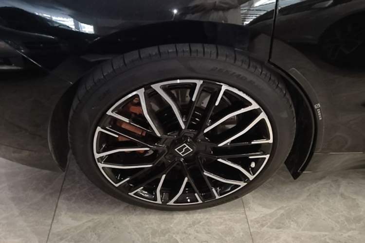 Used Zeekr 001 2024 YOU Edition 100 kWh All-Wheel Drive Right Rear Wheel Hub