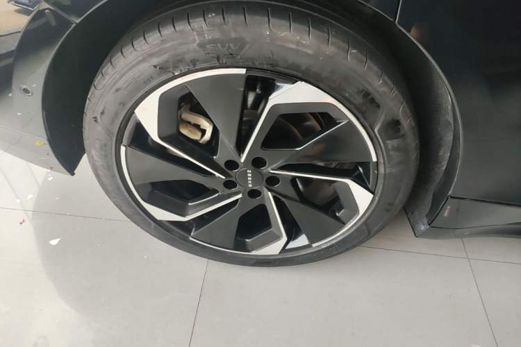 Used Zeekr 001 2024 WE Edition 95 kWh All-Wheel Drive Right Rear Wheel Hub