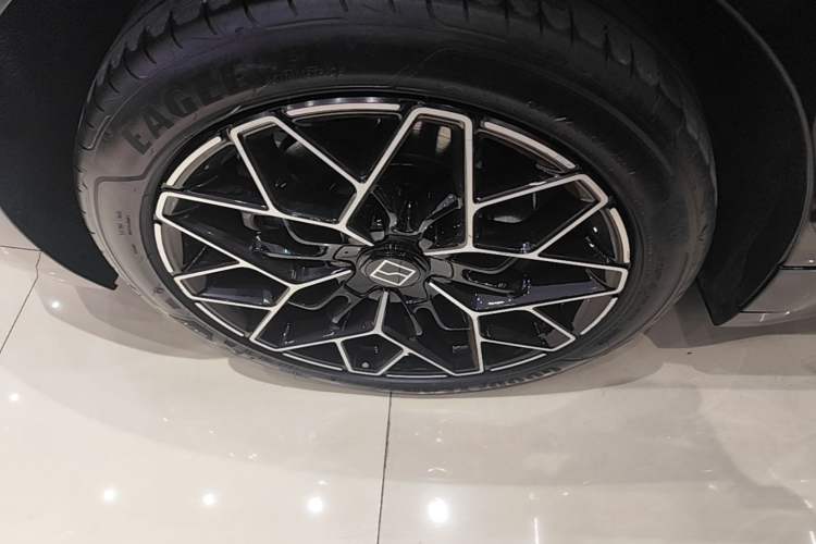 Used Zeekr 001 2024 WE Edition 100 kWh Rear-Drive Right Rear Wheel Hub