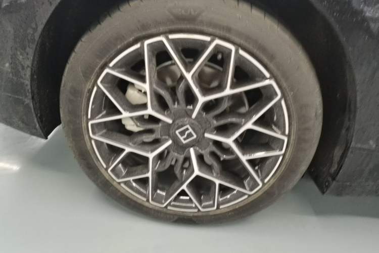 Used Zeekr 001 2024 WE Edition 95 kWh All-Wheel Drive Right Rear Wheel Hub