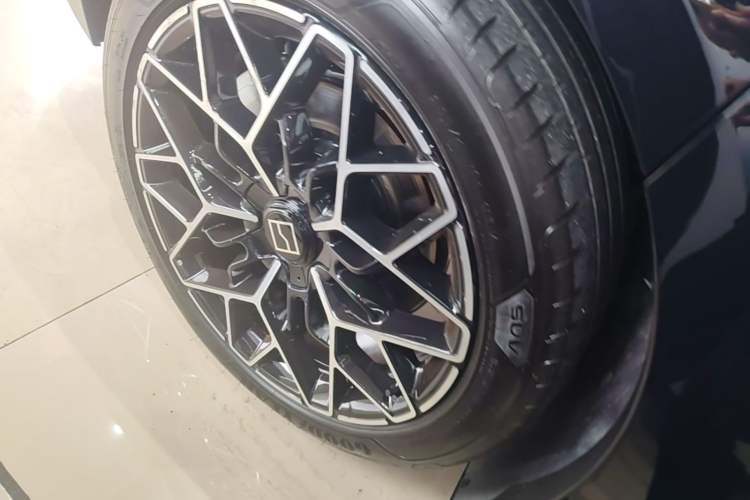 Used Zeekr 001 2024 WE Edition 95 kWh All-Wheel Drive Right Rear Wheel Hub