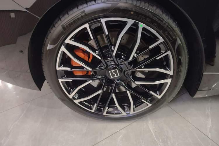 Used Zeekr 001 2024 YOU Edition 100 kWh All-Wheel Drive Right Rear Wheel Hub