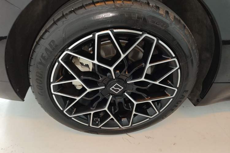Used Zeekr 001 2024 WE Edition 100 kWh Rear-Drive Right Rear Wheel Hub