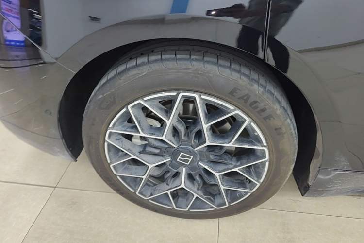 Used Zeekr 001 2024 WE Edition 95 kWh All-Wheel Drive Right Rear Wheel Hub