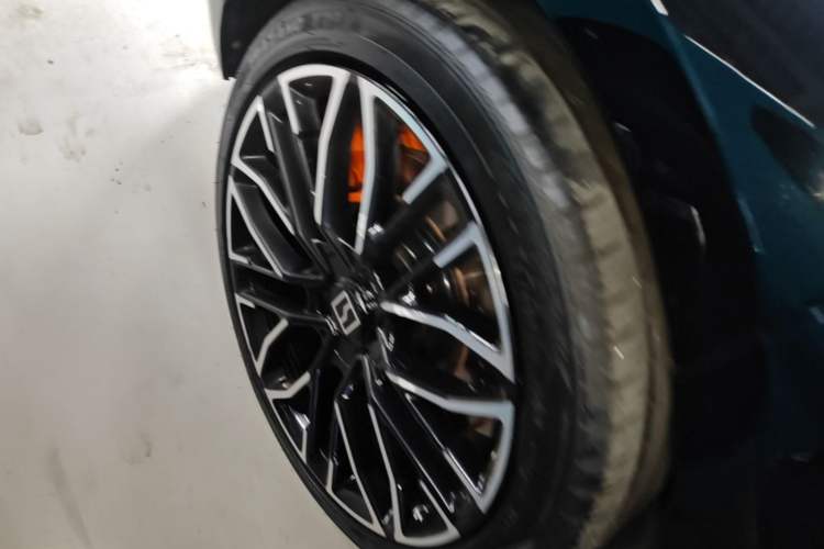 Used Zeekr 001 2024 YOU Edition 100 kWh All-Wheel Drive Right Rear Wheel Hub