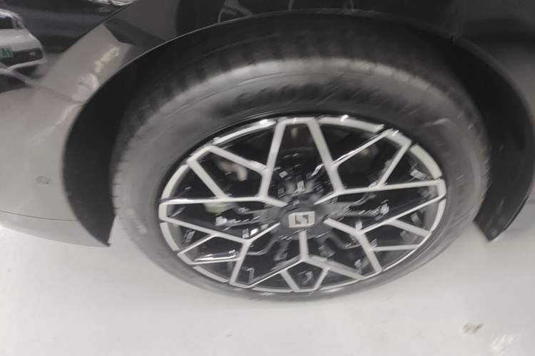 Used Zeekr 001 2024 WE Edition 100 kWh Rear-Drive Right Rear Wheel Hub