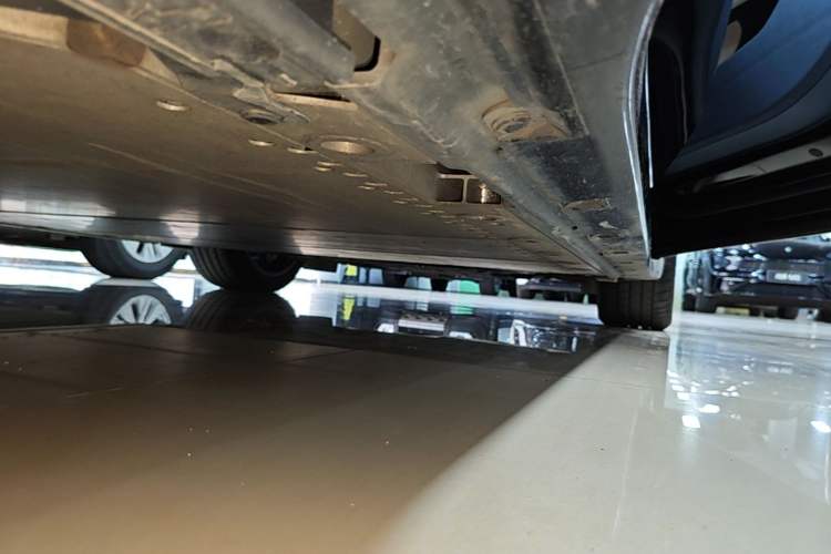 Used Zeekr 001 2024 WE Edition 95 kWh All-Wheel Drive Right Side Sill