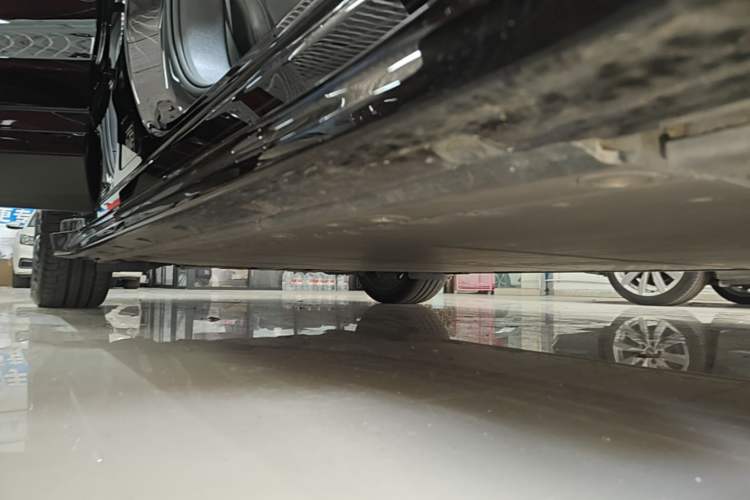 Used Zeekr 001 2024 WE Edition 95 kWh All-Wheel Drive Right Side Sill
