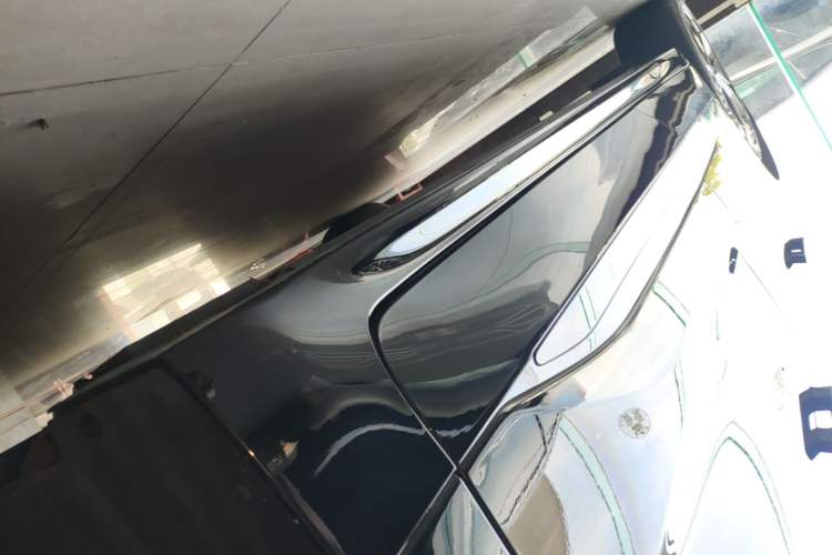 Used Zeekr 001 2024 WE Edition 95 kWh All-Wheel Drive Right Side Sill