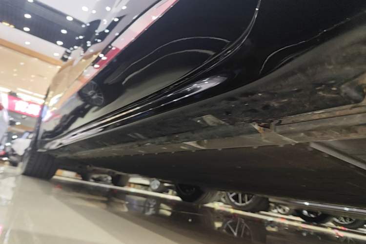 Used Zeekr 001 2024 WE Edition 100 kWh Rear-Drive Right Side Sill