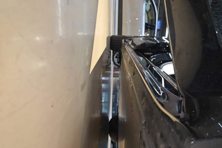 Used Zeekr 001 2024 WE Edition 95 kWh All-Wheel Drive Right Side Sill