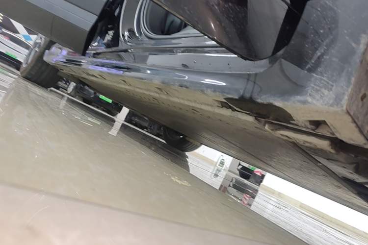 Used Zeekr 001 2024 WE Edition 95 kWh All-Wheel Drive Right Side Sill