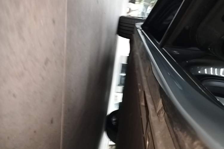 Used Zeekr 001 2024 YOU Edition 100 kWh All-Wheel Drive Left Side Sill