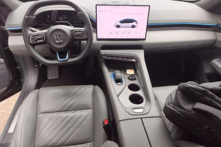 Used Zeekr 001 2024 WE Edition 100 kWh Rear-Drive Center Console