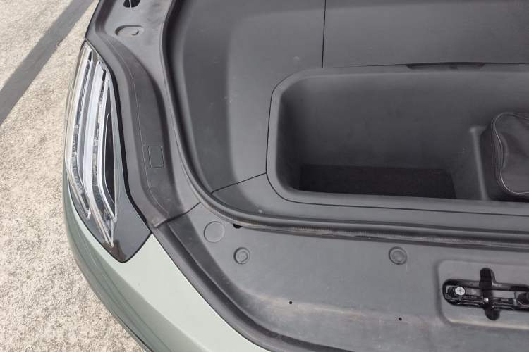 Used Zeekr 001 2024 WE Edition 100 kWh Rear-Drive Engine Bay Right
