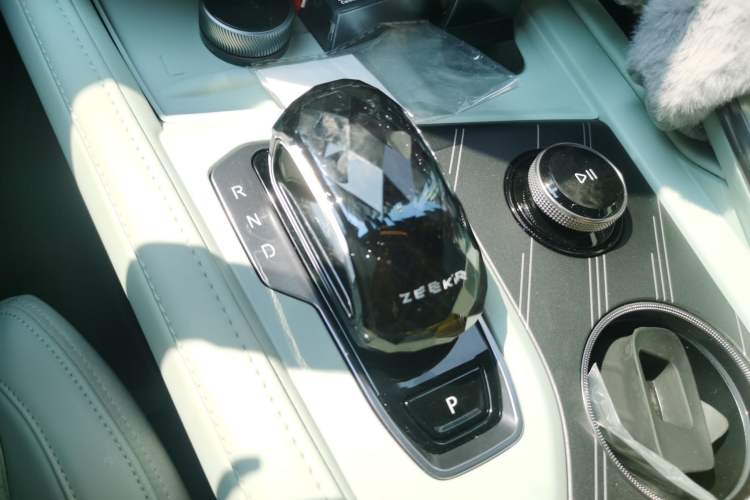 Used Zeekr 001 2024 YOU Edition 100 kWh All-Wheel Drive Gear Lever