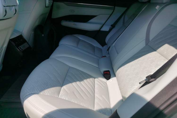 Used Zeekr 001 2024 YOU Edition 100 kWh All-Wheel Drive Left Rear Seat
