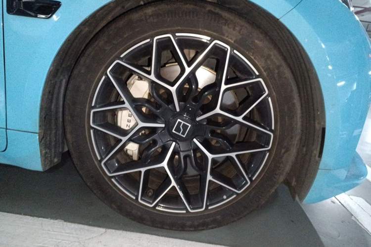 Used Zeekr 001 2024 YOU Edition 100 kWh All-Wheel Drive Right Front Wheel Hub