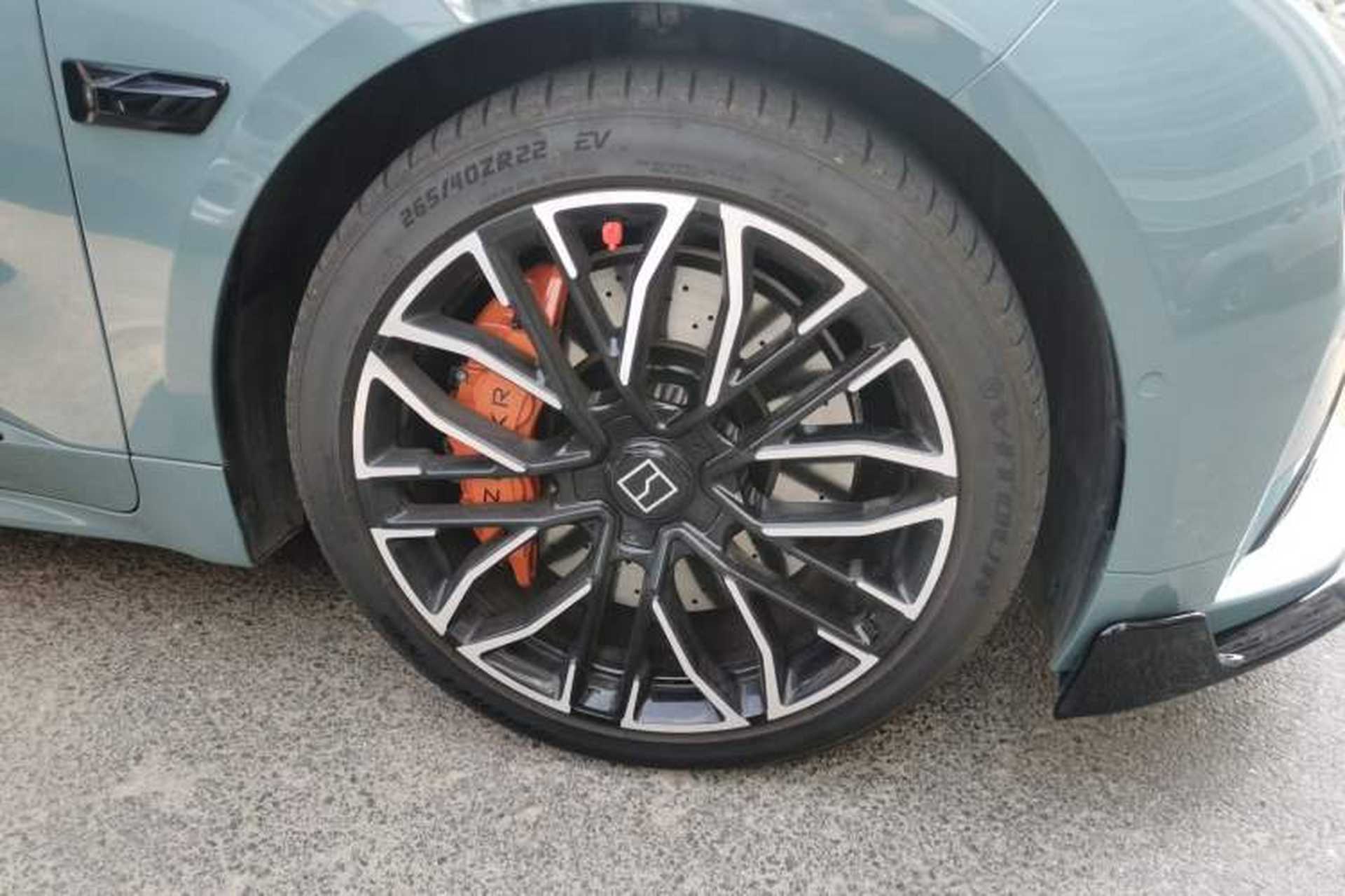 Used Zeekr 001 2024 YOU Edition 100 kWh All-Wheel Drive Right Front Wheel Hub