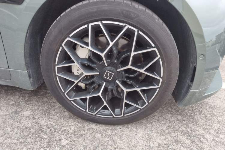 Used Zeekr 001 2024 WE Edition 100 kWh Rear-Drive Right Front Wheel Hub
