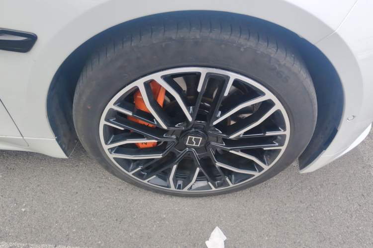 Used Zeekr 001 2024 YOU Edition 100 kWh All-Wheel Drive Right Front Wheel Hub