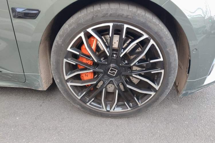 Used Zeekr 001 2024 YOU Edition 100 kWh All-Wheel Drive Right Front Wheel Hub