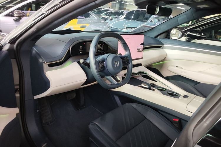 Used Zeekr 001 2024 WE Edition 100 kWh Rear-Drive Center Console