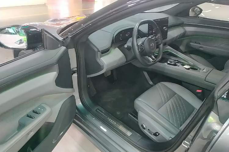 Used Zeekr 001 2024 WE Edition 95 kWh All-Wheel Drive Driver Seat