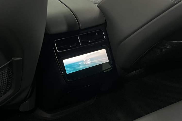 Used Zeekr 001 2024 WE Edition 95 kWh All-Wheel Drive Interior 8