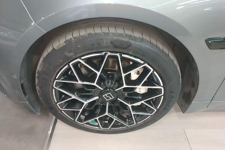 Used Zeekr 001 2024 WE Edition 95 kWh All-Wheel Drive Left Front Wheel Hub