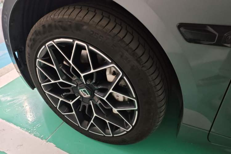 Used Zeekr 001 2024 ME Edition 100 kWh All-Wheel Drive Left Front Wheel Hub