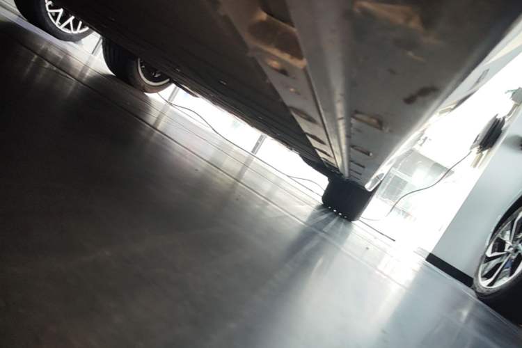 Used Zeekr 001 2024 WE Edition 100 kWh Rear-Drive Left Side Sill
