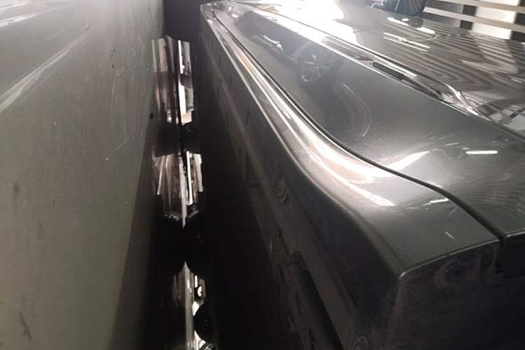 Used Zeekr 001 2024 YOU Edition 100 kWh All-Wheel Drive Left Side Sill