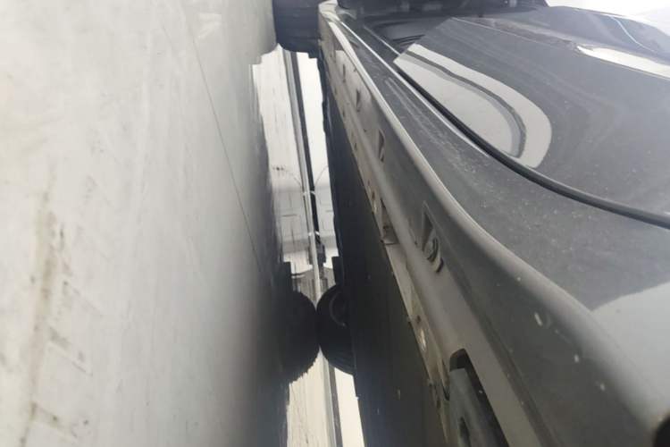Used Zeekr 001 2024 WE Edition 100 kWh Rear-Drive Left Side Sill