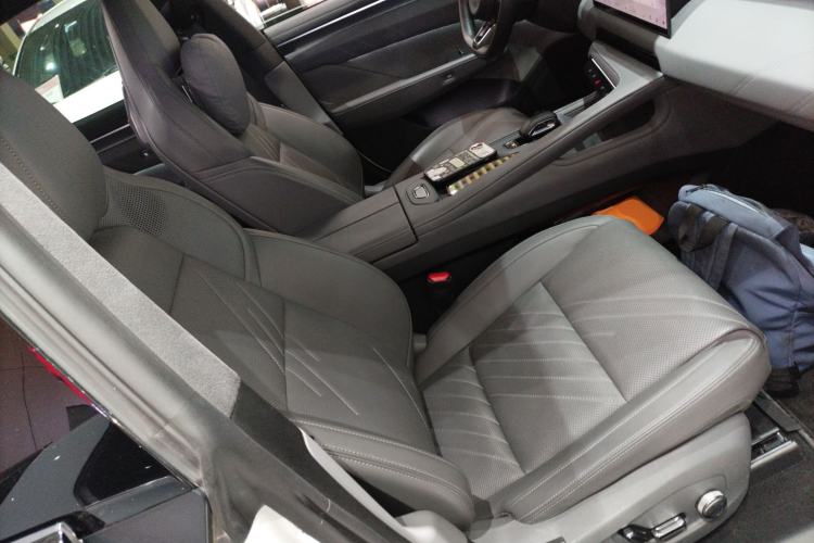 Used Zeekr 001 2024 WE Edition 95 kWh All-Wheel Drive Right Front Seat