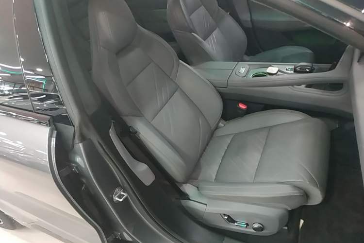 Used Zeekr 001 2024 WE Edition 95 kWh All-Wheel Drive Right Front Seat
