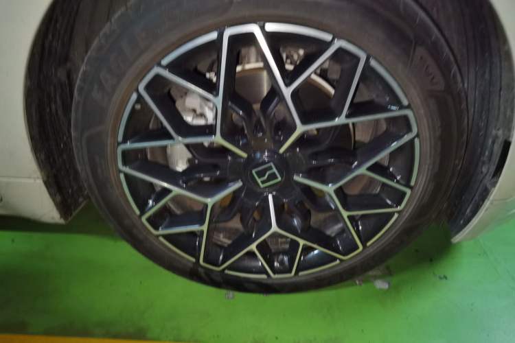 Used Zeekr 001 2024 WE Edition 100 kWh Rear-Drive Right Front Wheel Hub