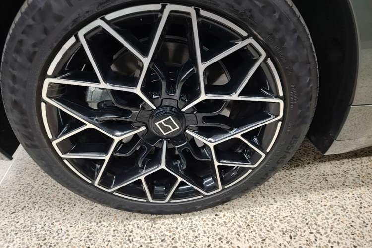Used Zeekr 001 2024 WE Edition 95 kWh All-Wheel Drive Right Rear Wheel Hub