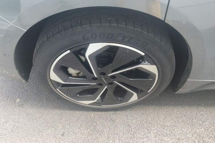 Used Zeekr 001 2024 WE Edition 100 kWh Rear-Drive Right Rear Wheel Hub