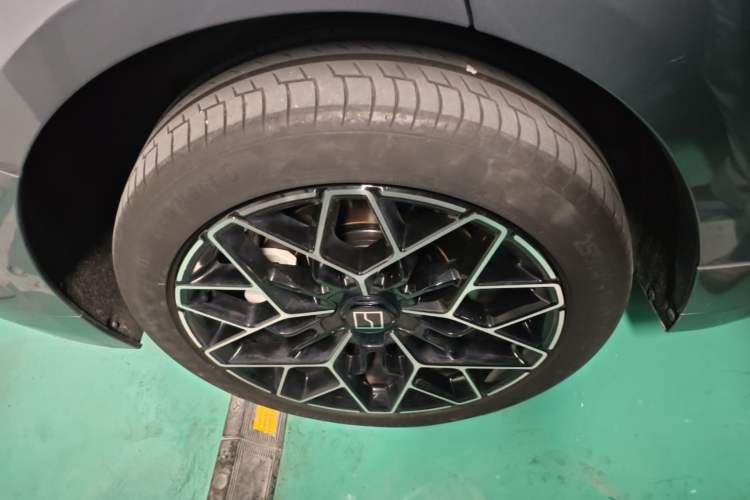 Used Zeekr 001 2024 ME Edition 100 kWh All-Wheel Drive Right Rear Wheel Hub